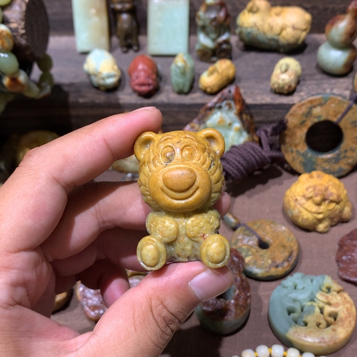 未镶嵌岫岩河磨玉（透闪石质玉）把件