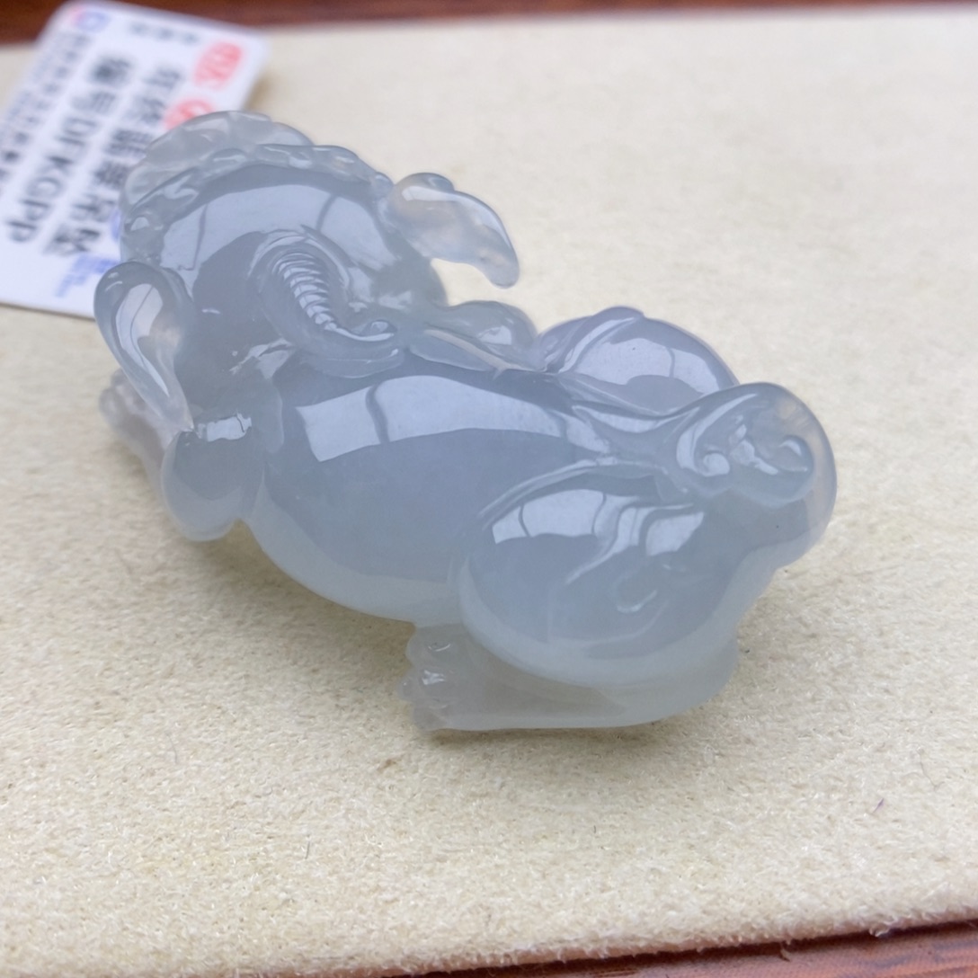 翡翠18K金镶嵌颈饰吊坠
