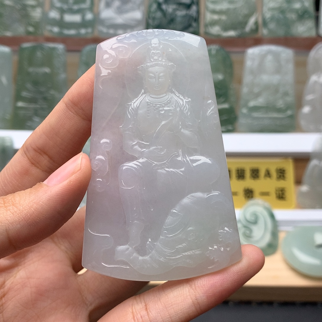 域***見翡翠未镶嵌颈饰普贤