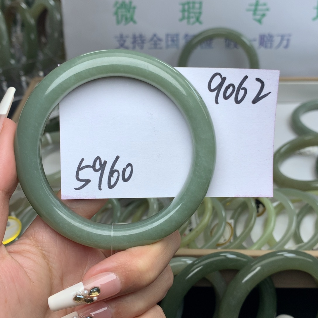 未镶嵌手镯和田玉～****