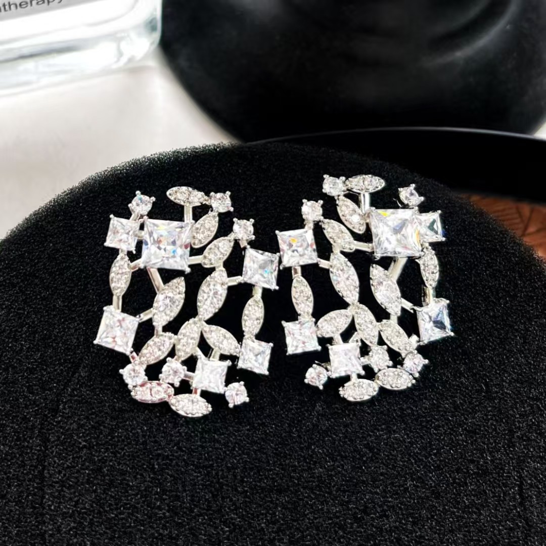 铜合金莫桑石耳饰 Boonali 银色椭圆镂空重工耳钉024