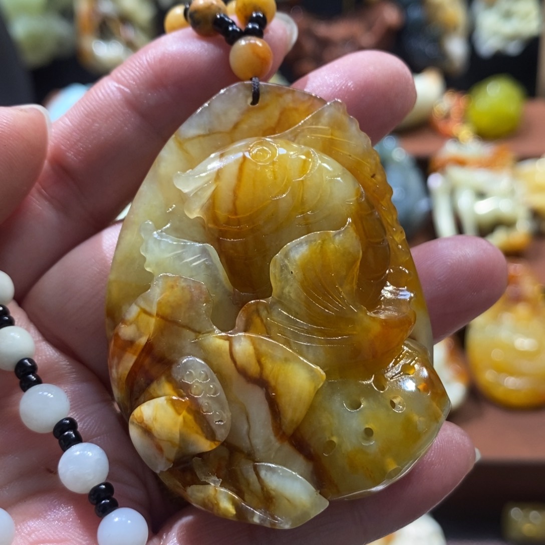 蛇纹石玉颈饰未镶嵌