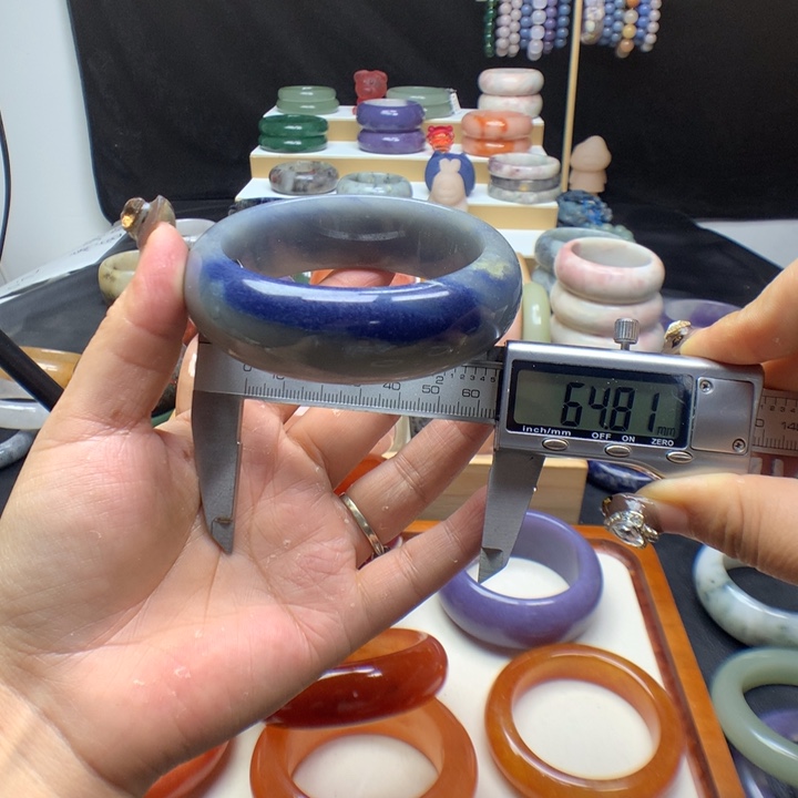 未镶嵌手镯石英质玉