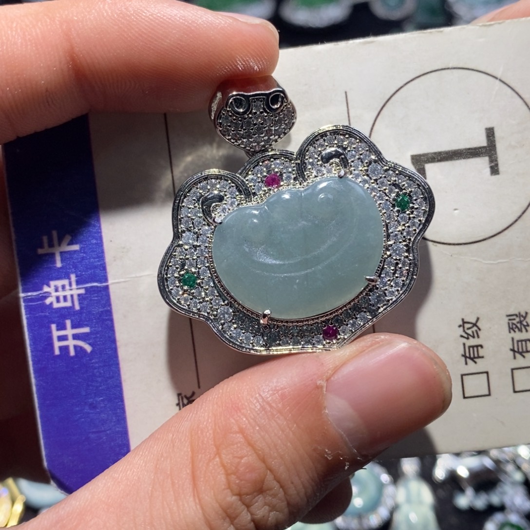 翡翠未镶嵌颈饰翡翠