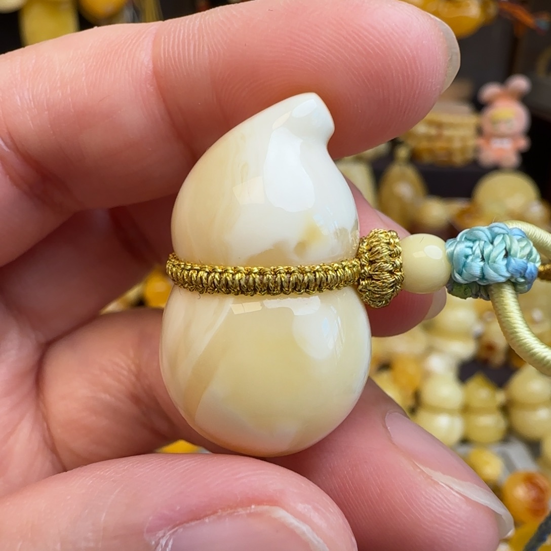 琥珀未镶嵌套链天然瓷白妖花蜜蜡葫芦吊坠