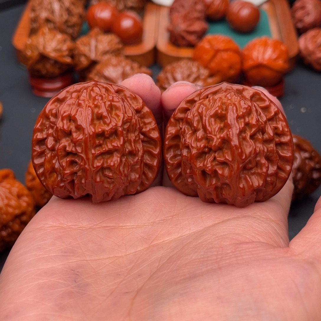 纵***，文玩核桃把件白狮子