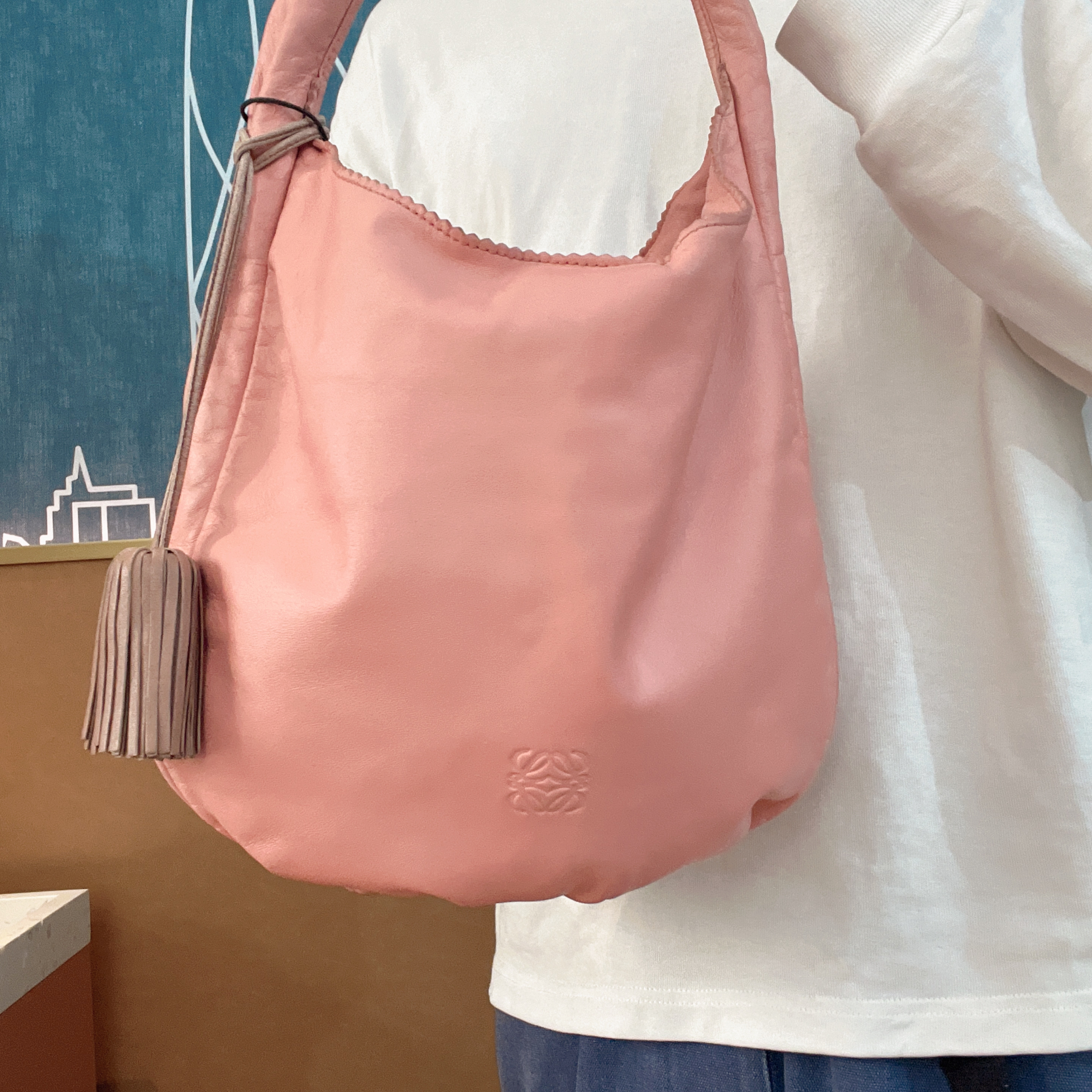 95新 LOEWE/罗意威 【涛】20AD01 手提腋下流苏hobo包