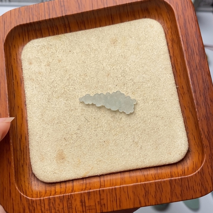 定制翡翠未镶嵌梅花