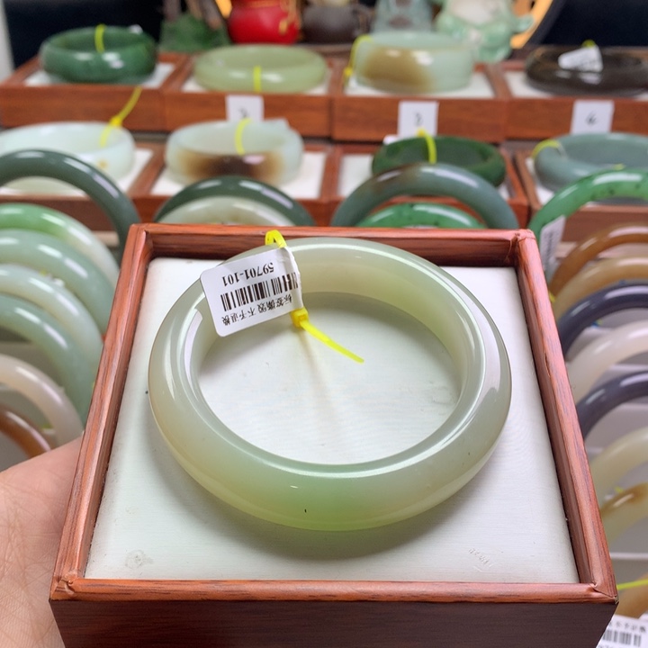 和田玉手镯未镶嵌55/56