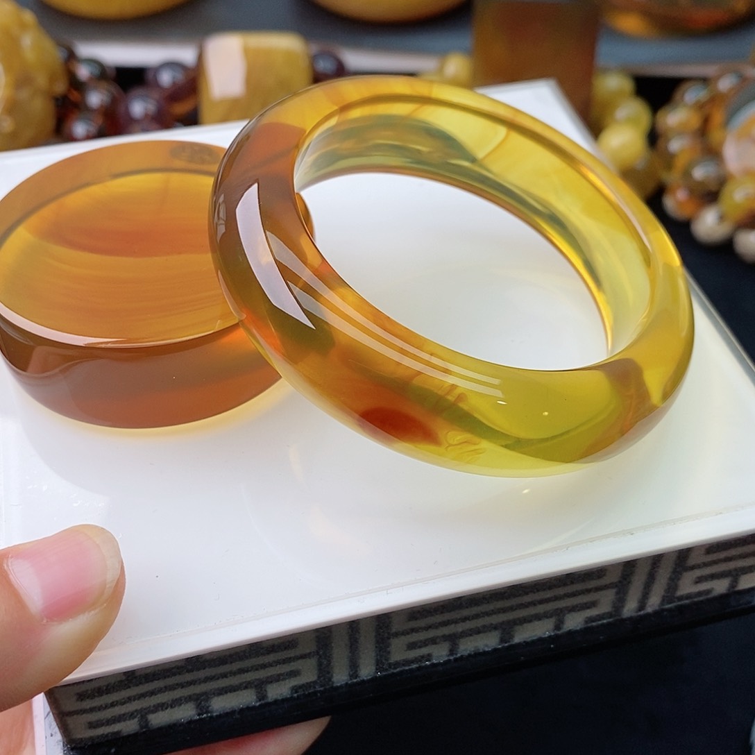 琥珀手镯未镶嵌特色绿茶珀体红蜜手镯时尚个性气质简约