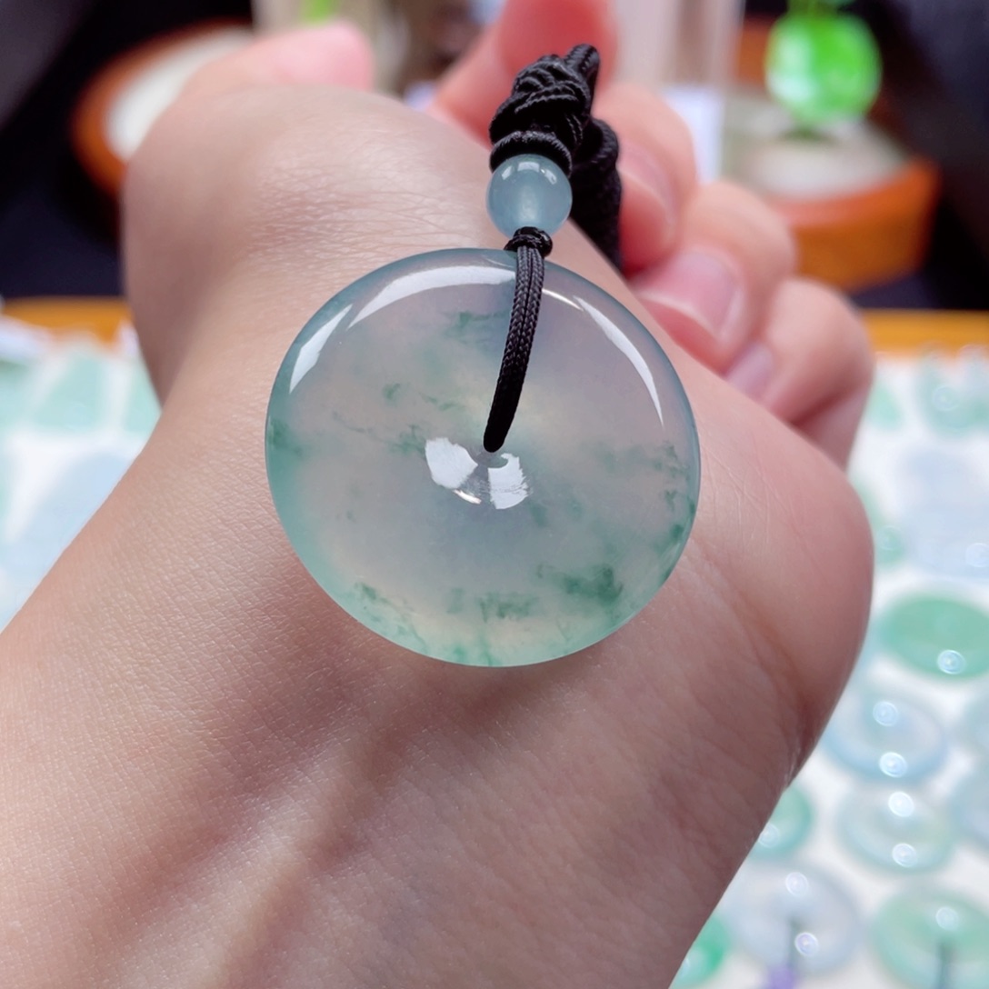 翡翠颈饰未镶嵌扣子