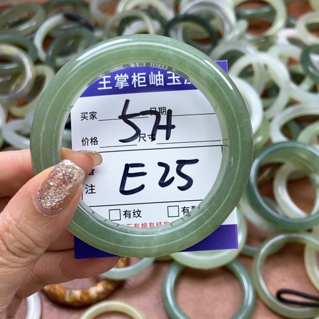 岫玉手镯手镯未镶嵌