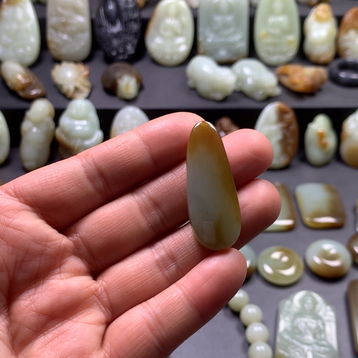 和田玉（糖玉）颈饰未镶嵌