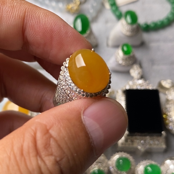 未镶嵌定制翡翠黄翡14.3mm