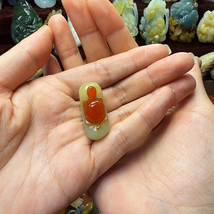 一***玺蛇纹石玉未镶嵌颈饰