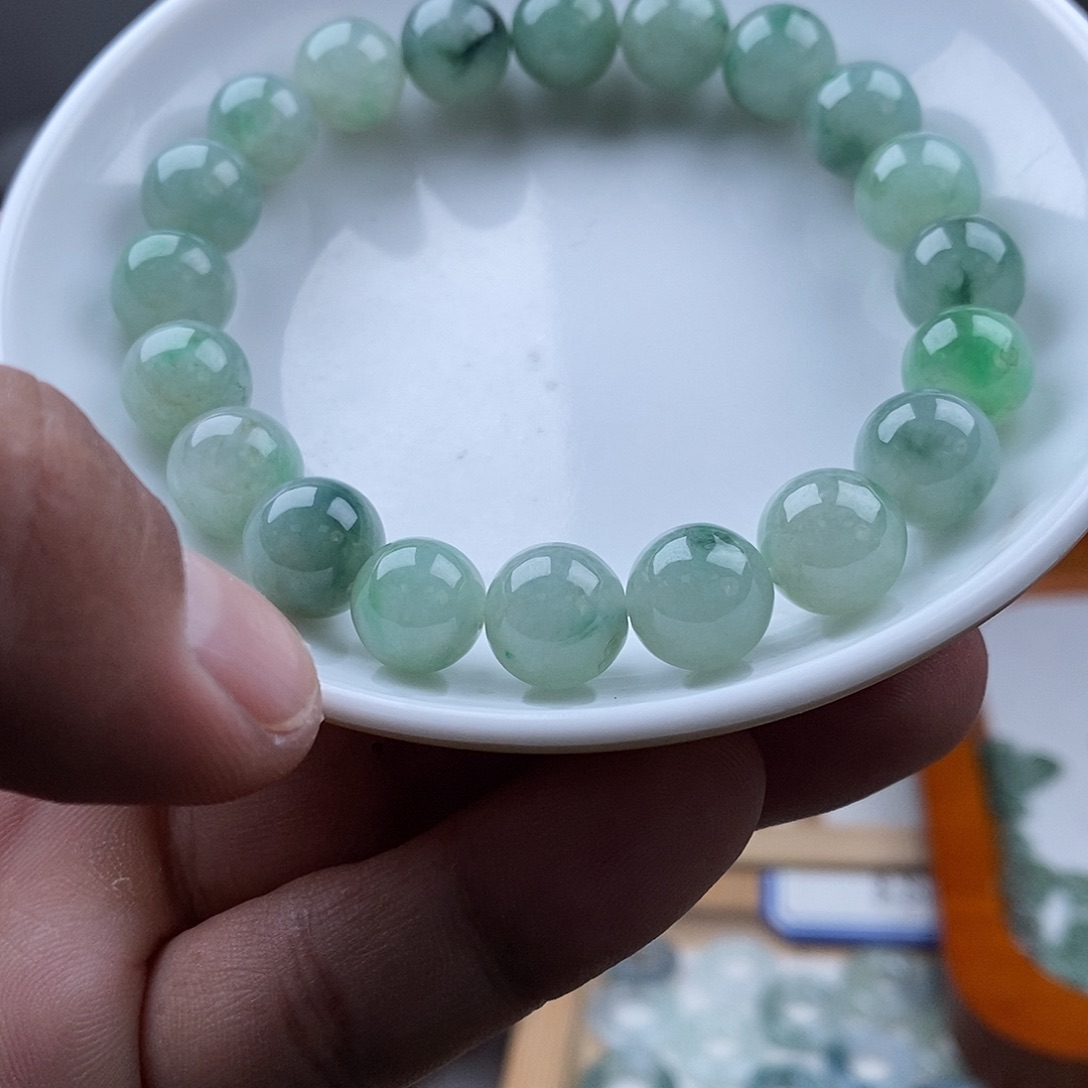 翡翠颈饰未镶嵌圆珠手串