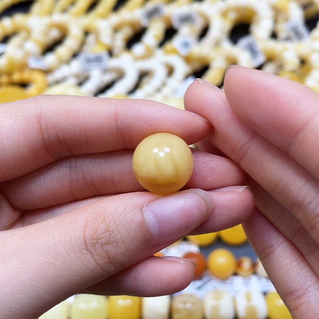 未镶嵌蜜蜡裸石圆珠15.1mm瑕（平头开孔）