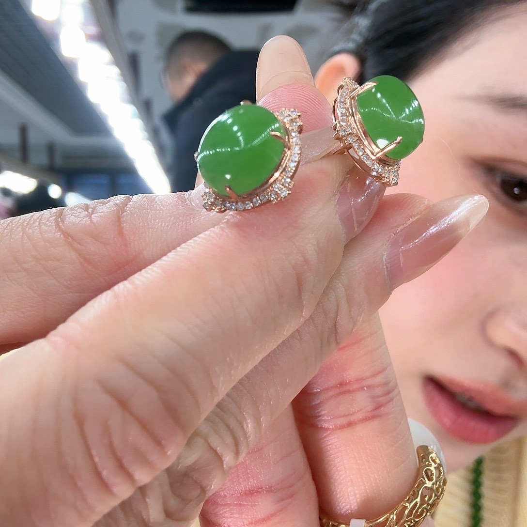 和田玉耳饰18K金镶嵌