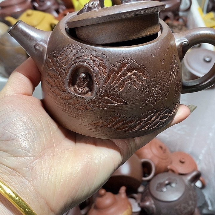 紫砂茶壶盖磕两处
