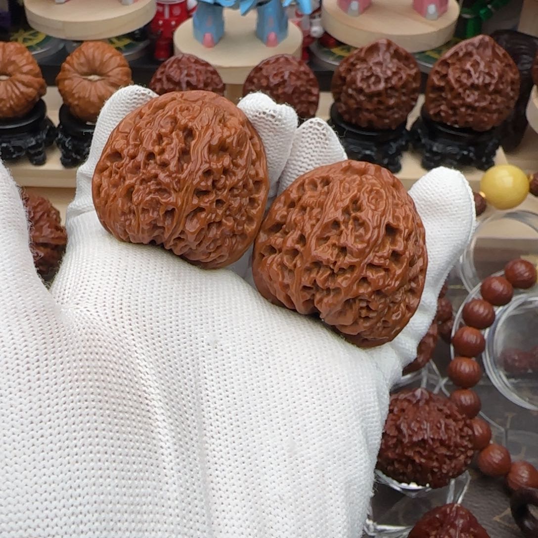 文玩核桃吊坠40红南疆全品