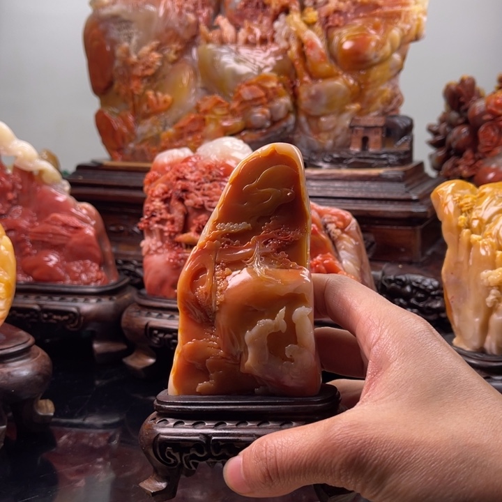 田黄石指日高升摆件