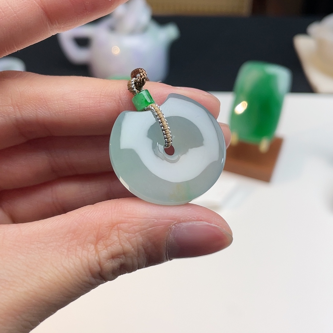 翡翠未镶嵌颈饰玉玦