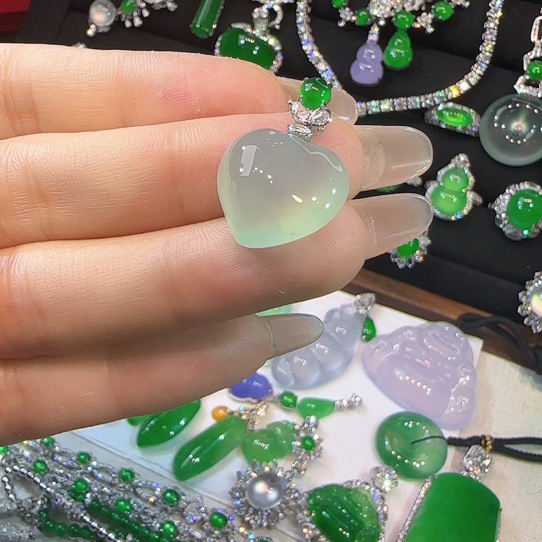 翡翠18K金镶嵌戒指