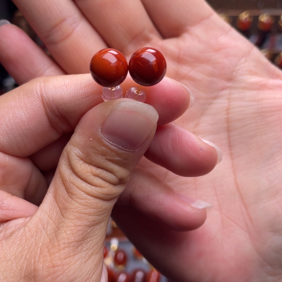 【闪购商品】18K金镶嵌圆珠耳钉18k金南红玛瑙幸**人