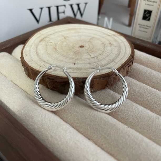 925银耳饰 S925银「牛角包」小众设计麻花耳扣简约复古大圈耳环