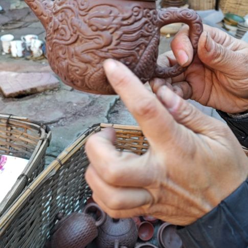 库存微瑕紫砂壶一个