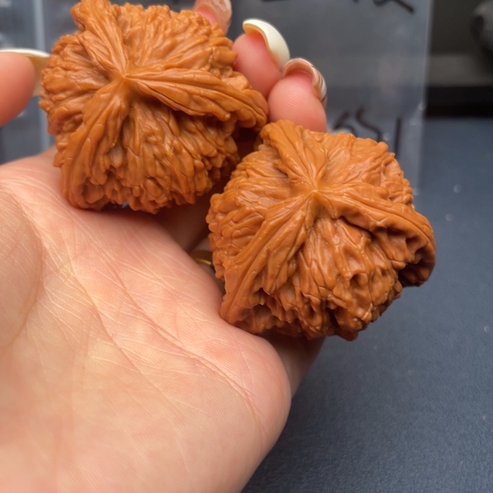 众***山文玩核桃吊坠白狮子