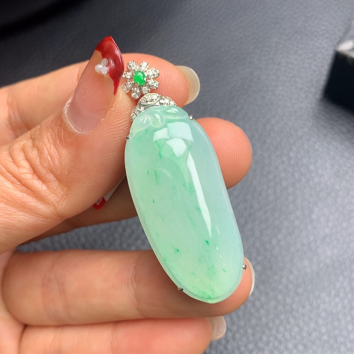 翡翠吊坠(不含链)18K金镶嵌