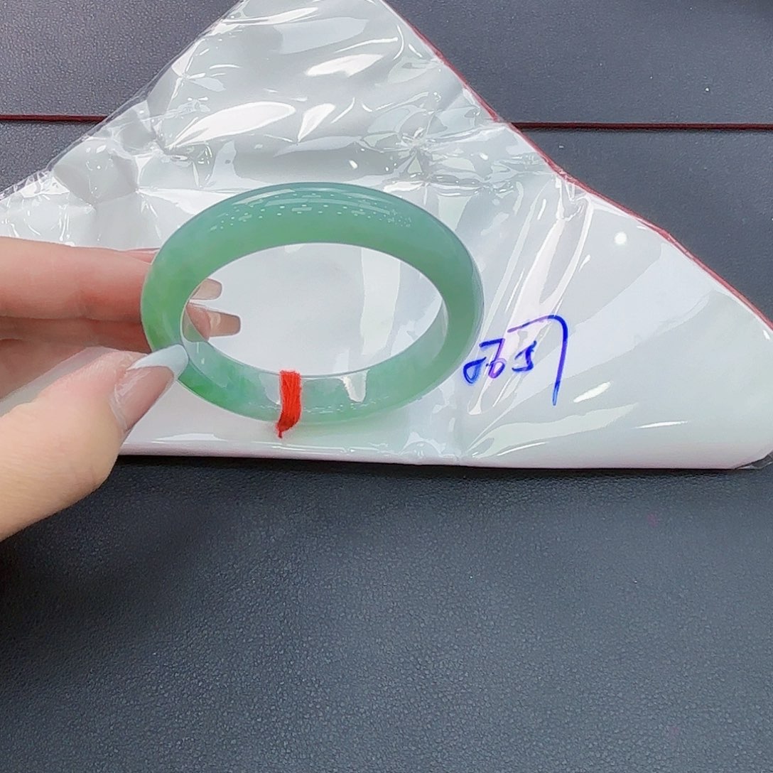 翡翠手镯未镶嵌手镯