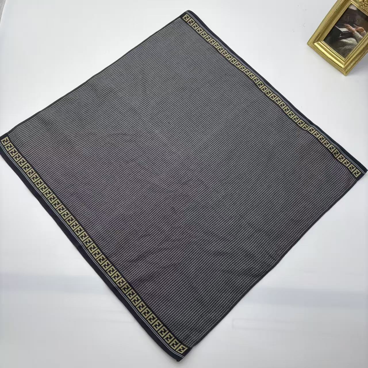 95新 FENDI/芬迪 海囤/芬迪/丝巾/yy10375