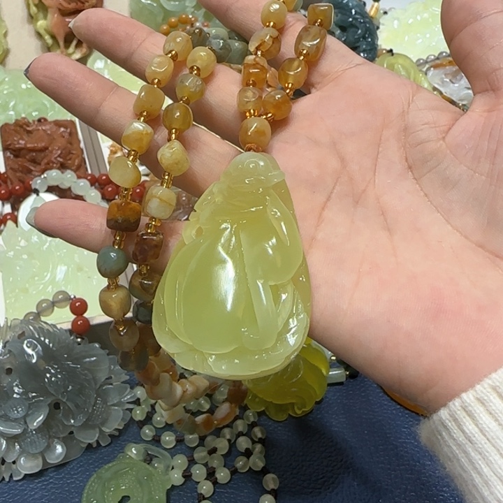 未镶嵌蛇纹石玉吊坠