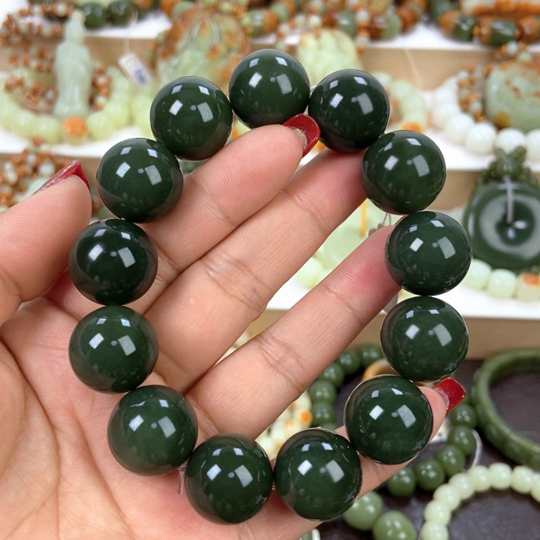 透闪石质玉手串未镶嵌