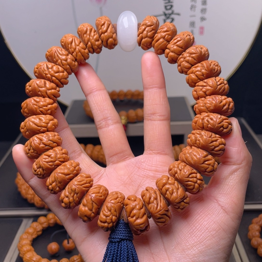 一***缘桃核吊坠22尺寸豹子头