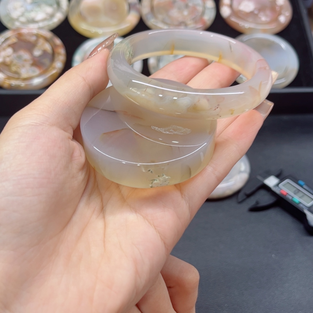 玛瑙/玉髓手镯未镶嵌59