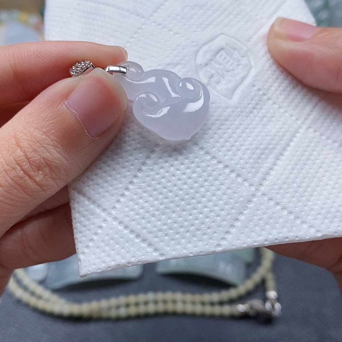 翡翠颈饰未镶嵌闪