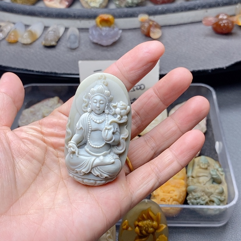 【闪购商品】定制石英质玉吊坠未镶嵌