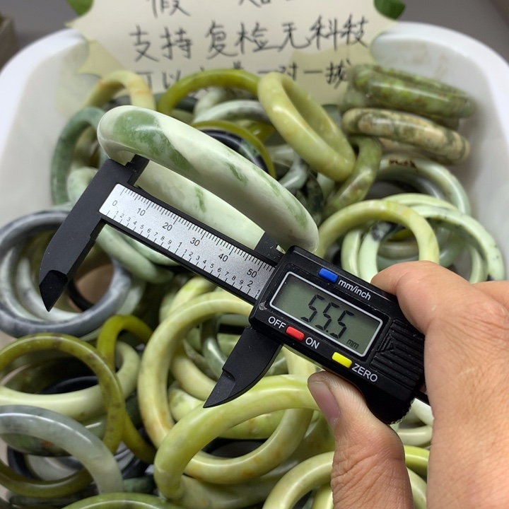 蛇纹石玉未镶嵌手镯46