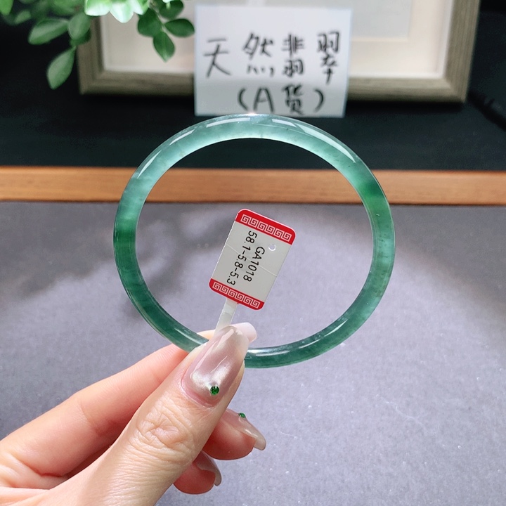 翡翠手镯未镶嵌天然翡翠手镯