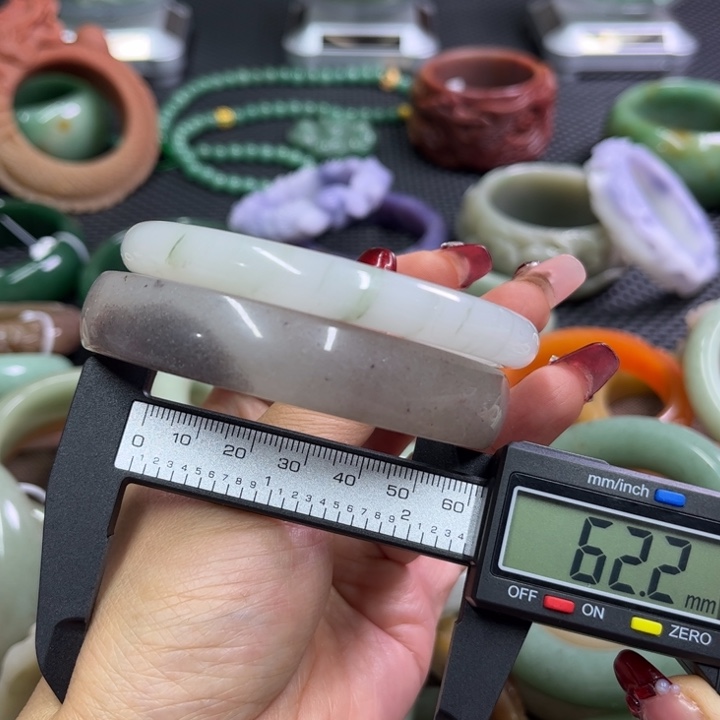 石英质玉手镯未镶嵌