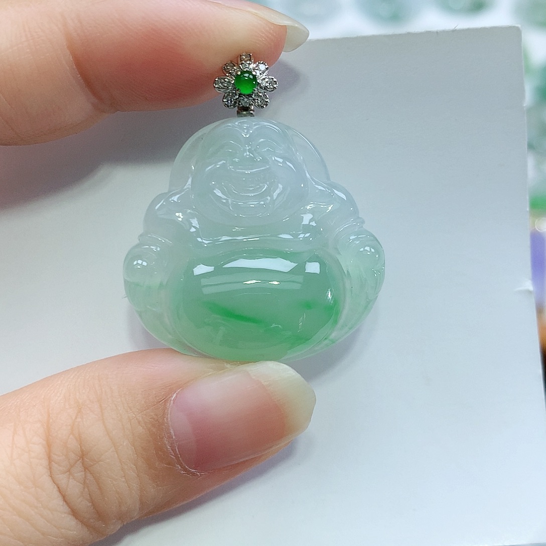 翡翠18K金镶嵌颈饰佛