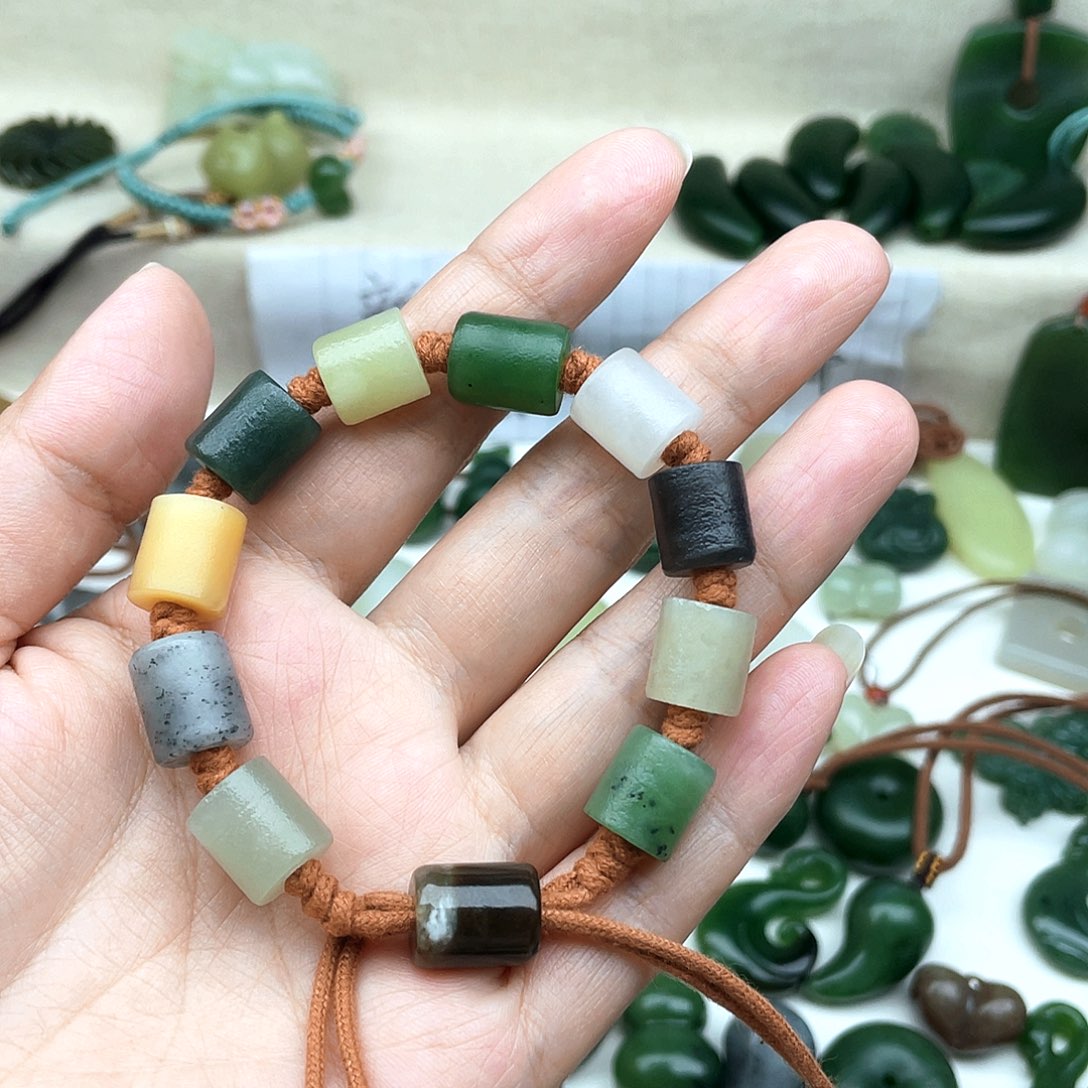 颈饰未镶嵌和田玉舒**然