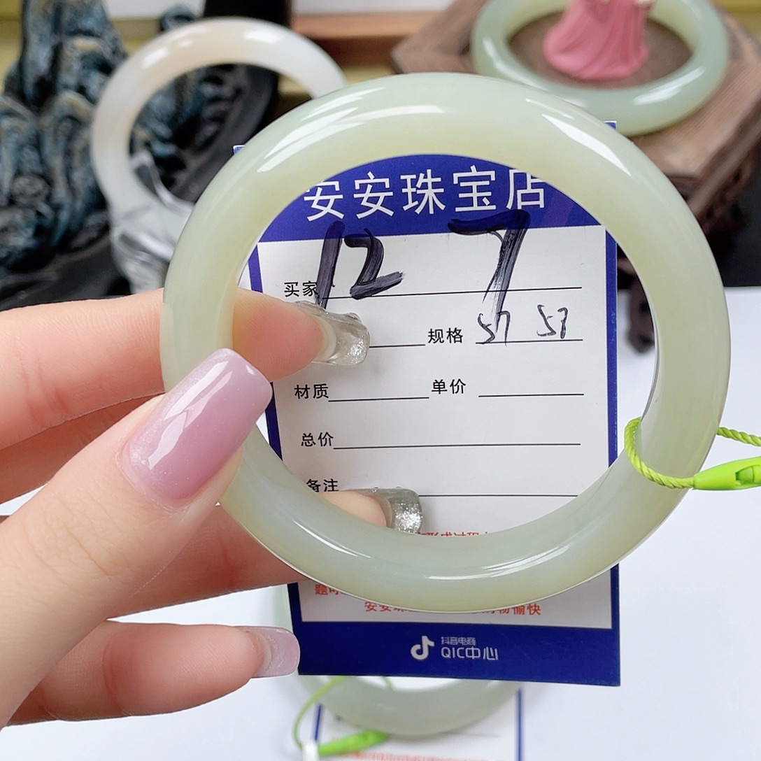 和田玉未镶嵌手镯