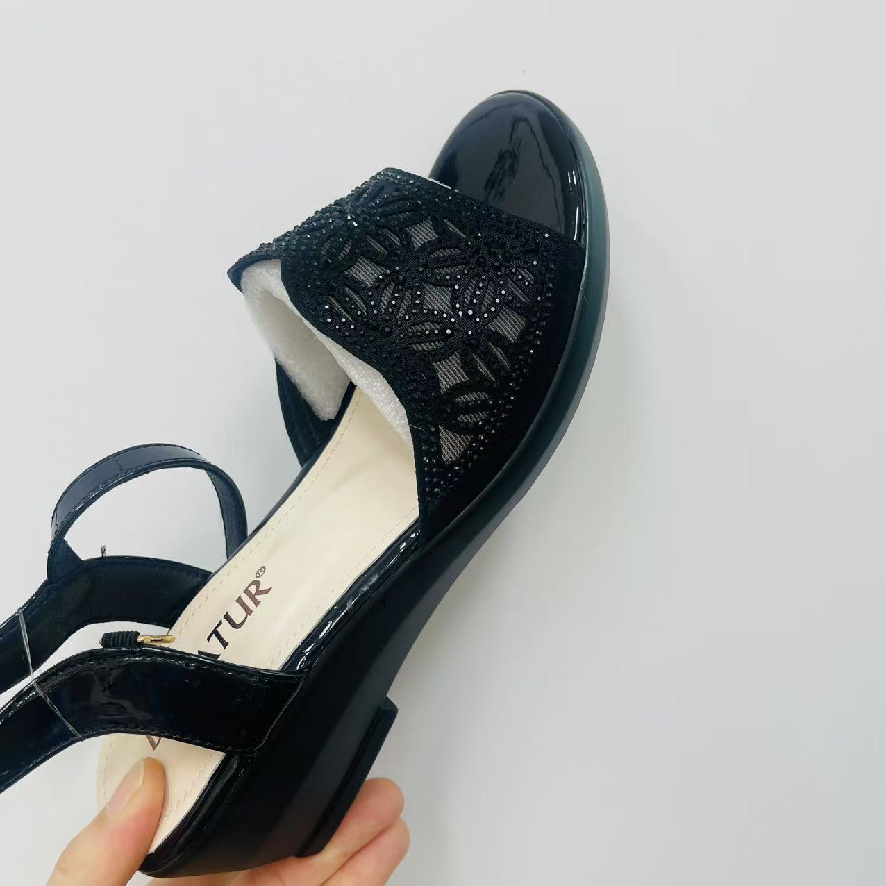 公主真皮6216厚底凉鞋女2024新款防滑坡跟一字带凉鞋妈妈凉鞋