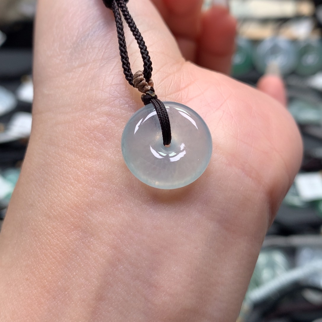 翡翠颈饰未镶嵌扣子