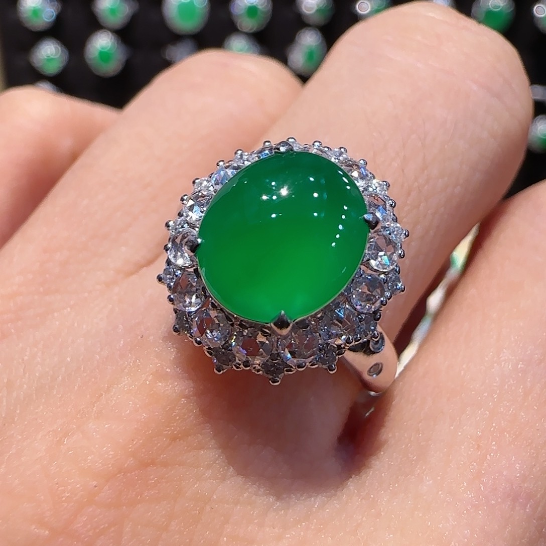 翡翠戒指18K金镶嵌戒指