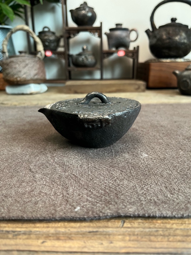 全手工手拉复古黑色机理粗陶陨石坑明火柴烧家用锤纹禾器日式手抓